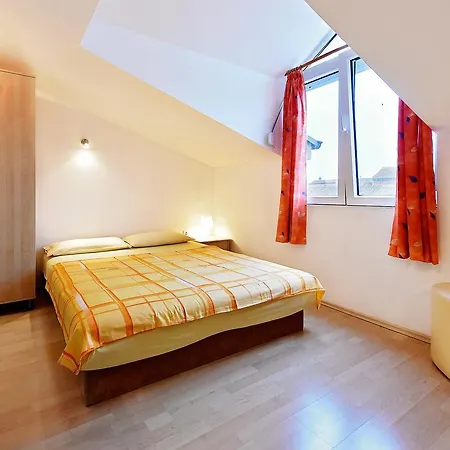 Studio 12667b *
